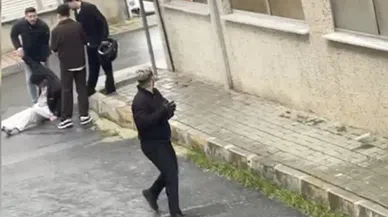 Tartıştıkları genci sokak ortasında acımasızca dövdüler
