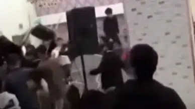 Düğünde sahne anlaşmazlığı kavgasında sandalyeler havada uçtu