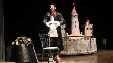 Hamlet Kahramanmaraş'ta Seyirci İle Buluştu.