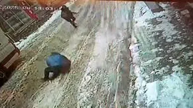 Yolda yürürken silahlı saldırıya uğradı