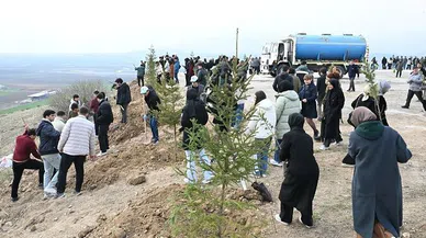 KSÜ’de Deprem Şehitleri Anısına Fidan Dikildi