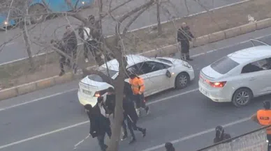 Aracın önünü kesip sürücüyü darp ettiler