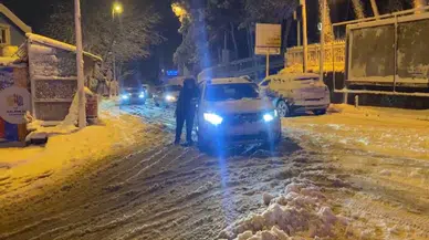 Sürücüler kar nedeniyle zor anlar yaşadı