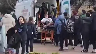 Okulunun önünde öğrenciyi bıçakladılar