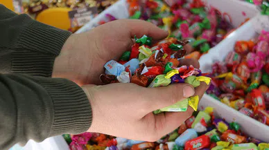 Uzmanı uyardı: "Dişlerinizin çürümesini istemiyorsanız şekerden sonra peynir yiyin"