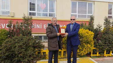 Yıldırım Bayazıt İlkokulu, Zeki Topuz Öğretmeni Emekliliğe Uğurladı