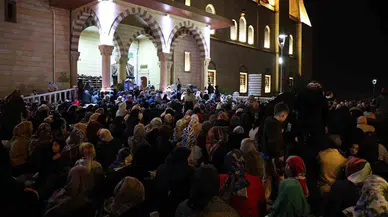Abdülhamit Han Cami Kadir Gecesi’nde Doldu Taştı