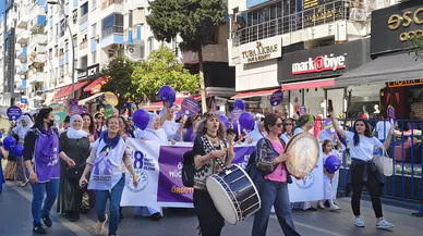 Antalya'da kadınlar 8 Mart için yürüdü