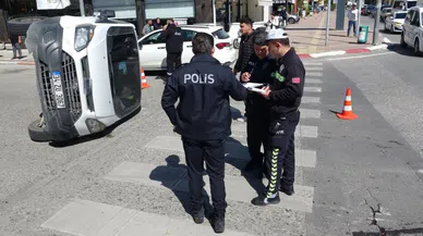 Para taşıyan zırhlı araç ile otomobil çarpıştı