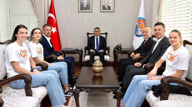 ÇBK Mersin, Kupa Sevincini Vali Toros ile Paylaştı