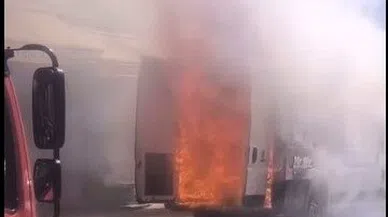 Araç Alev Alev Yandı