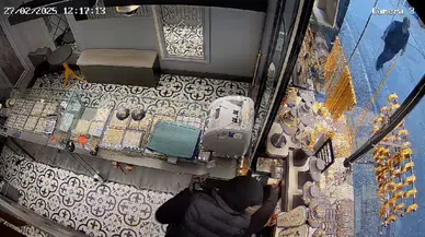 Kuyumcuya girdi, ’stres yapma sıkarım, gençliğine yazık olur’ deyip altınları istedi