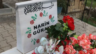 Arkadaşları Bayramda Narin’in Mezarını Ziyaret Etti
