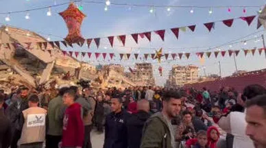 Gazze’de enkazların arasında toplu iftar