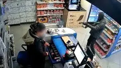 Sahte kalaşnikofla girdiği akaryakıt istasyonunu soydu