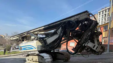 İş makinesini çeken halat koptu, 2 kişi yaralandı