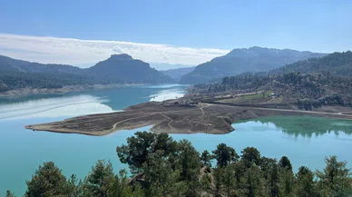 Kahramanmaraş'ta Su Çekilince Eski Köy Ortaya Çıktı