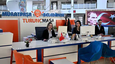 Turunç Masaya Her 2 Dakikada Bir Telefon