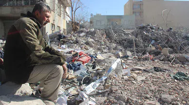 Asrın felaketinde kaybettiği eşi ve oğlunun ne ölüsüne ne de dirisine ulaşamadı