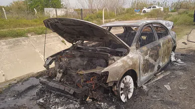 Yanan Otomobiller Demir Yığınına Döndü