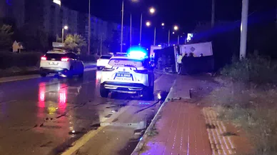 Boya Yüklü Tır Devrildi