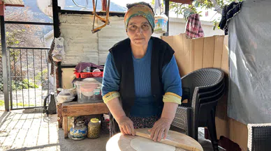 Gözleme ve Yufka Ekmek Yaparak Hayata Tutundu