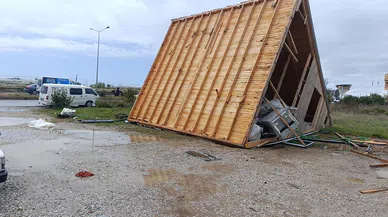 Hortum 2 Tonluk Bungalovu 30 Metre Sürükledi