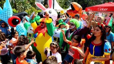 Portakal Çiçeği Karnavalı Renkli Görüntülerle Devam Ediyor