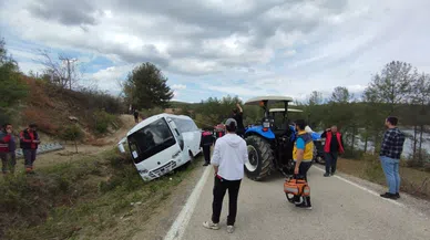 Öğrencileri Taşıyan Otobüs Devrildi