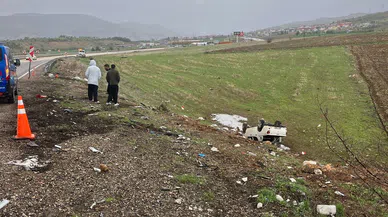 Kamyonet şarampole yuvarlandı: 2 yaralı