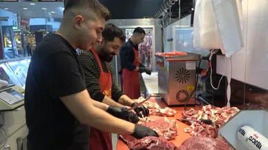 Kasaptan et alan köpek yüzleri gülümsetti