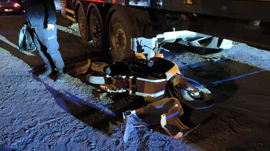 Motosiklet ile Otomobil Çarpıştı: 1'i Ağır 2 Yaralı