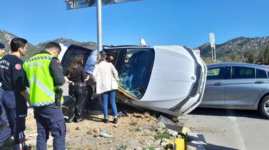 İki Otomobil Çrpıştı: 2 Kişi Yaralandı