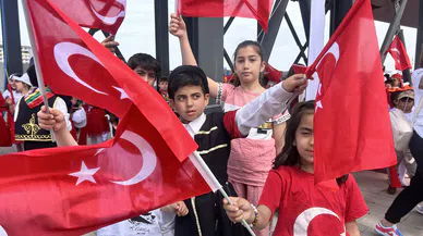 Depremin Yaralarının Sarıldığı Şehirde 23 Nisan Coşkusu