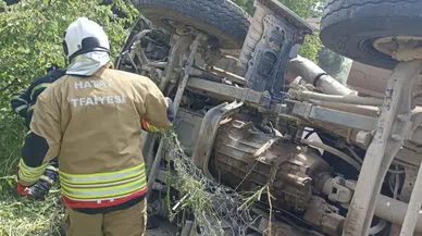 Asfalt yüklü kamyon devrildi: 1 yaralı