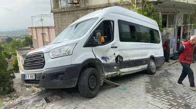 Okul Servisi İle Otomobil Çarpıştı: 9’u Öğrenci 11 Yaralı