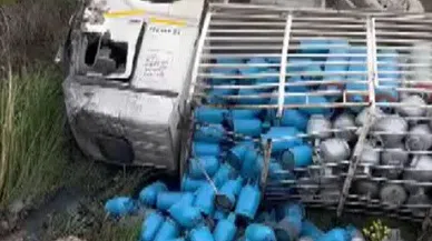 Tüp Yüklü Tır Otomobili Sürükleyip Devrildi