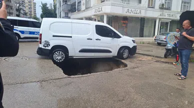 Yol çöktü, araç düşmekten son anda kurtuldu