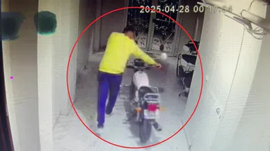 Çaldığı motosikletle turlayan hırsız, balkonda asılı ceketi giyerek kayıplara karıştı