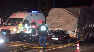 Fiat Tofaş marka araç tırın altına girdi, kağıt gibi ezildi: 1 ölü