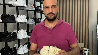 Ekmeğin içinden çıkan çiviyi yutmak üzereyken fark etti