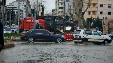 Su Taşkınları Yolları Felç Etti Ekipler Hızla Müdahale Etti!