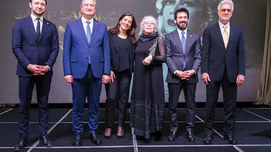 Meral Çetinkaya’ya Anlamlı Ödül Verildi