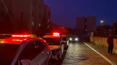 Karataş TOKİ’de Silahlı Gerginlik: Şüpheli Kıskıvrak Yakalandı