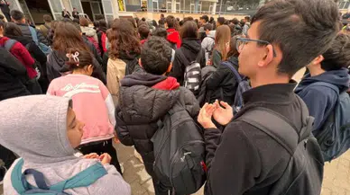Öğrencilerden Kaybettikleri Arkadaşları ve Öğretmeni İçin Dua Ettiler