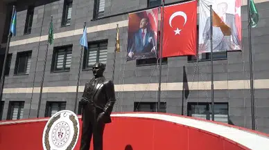 19 Mayıs’ta Atatürk Anıtına Çelenk Sunuldu