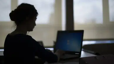 Yüz milyarlarca liralık kayıp! Anne olan kadınların yarısı 1 yılda işi bırakıyor
