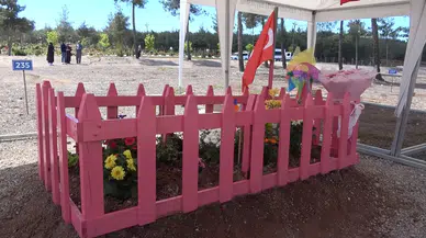 Almina’nın Mezarı Pembeye Boyandı