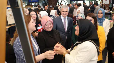 Kadın Kıyafetleri Karma Sergisi Ziyaretçilerini Ağırlıyor