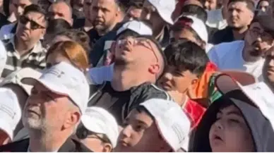 Milli Maç Heyecanında Uykuya Yenildi, Gündem Oldu